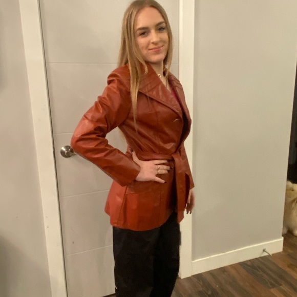 ⬇️⬇️HUGE PRICE DROP ⬇️RARE FIND! Wow! Beautiful Vintage Leather jacket - Picture 2 of 11